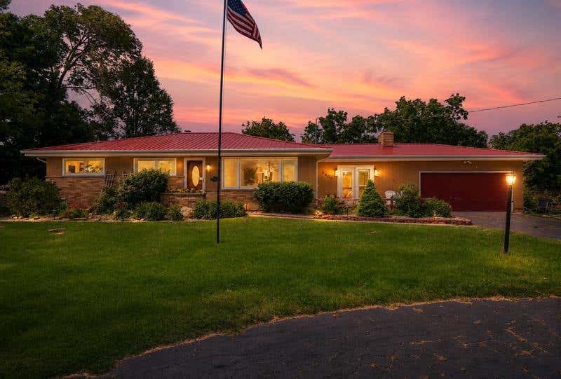 Photo of 2400 W Avalon ROAD, Janesville, WI 53546 (MLS # 2029972)