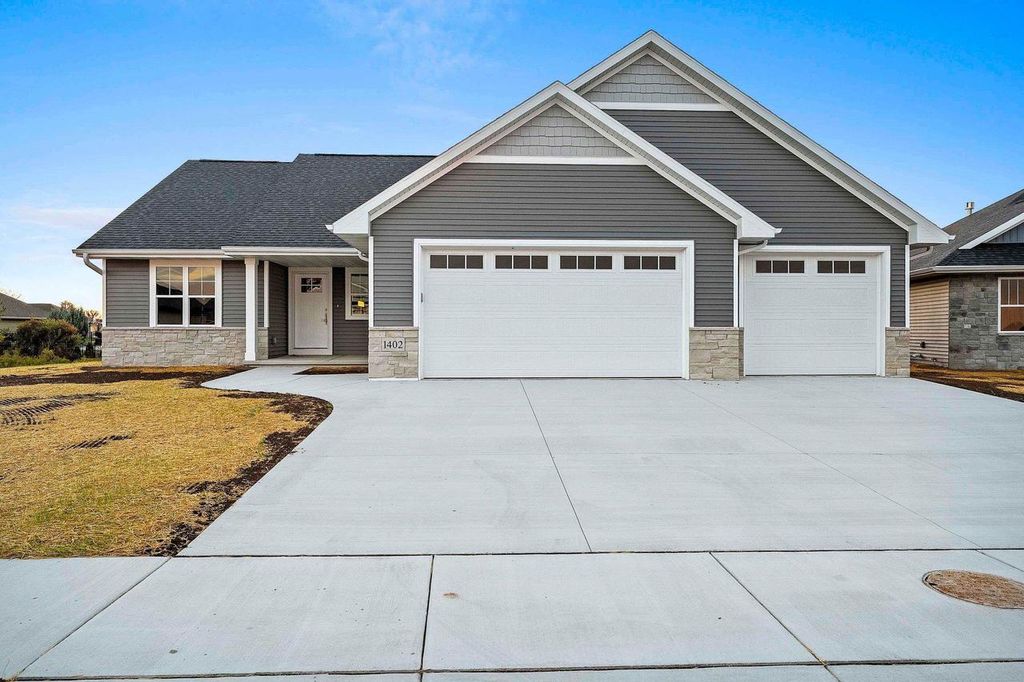 Photo of 1402 Crossroads DRIVE, De Pere, WI 54115 (MLS # 50317078)