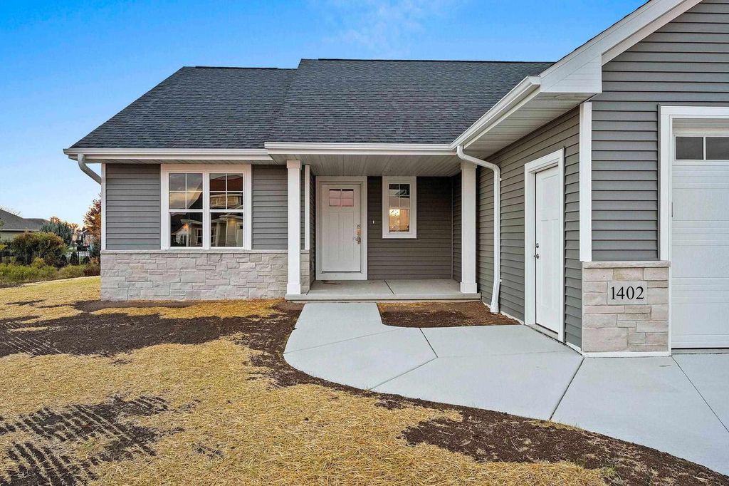 Photo of 1402 Crossroads DRIVE, De Pere, WI 54115 (MLS # 50317078)