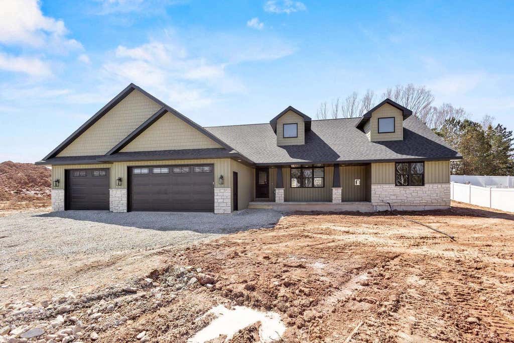 Photo of 3370 Largo Ridge COURT, Green Bay, WI 54311 (MLS # 50323366)