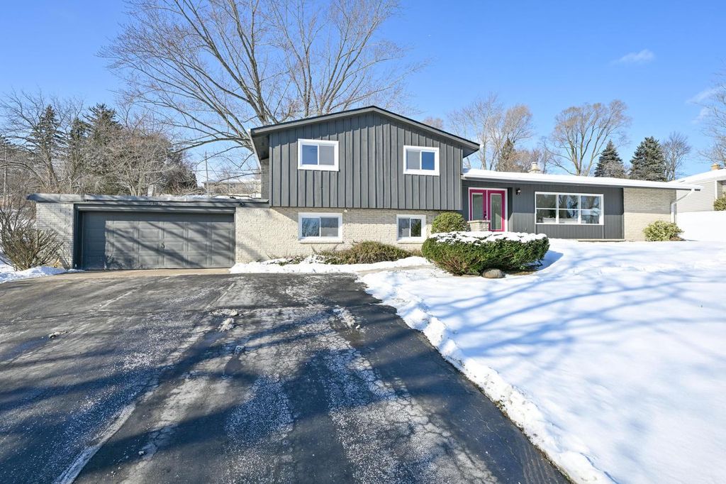 Photo of 5135 S Menard DRIVE, New Berlin, WI 53151 (MLS # 1948158)