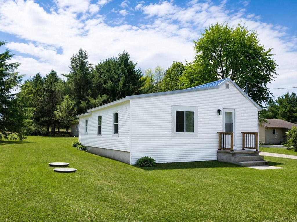 Photo of W8035 E Chicago ROAD, Wautoma, WI 54982 (MLS # 50326037)