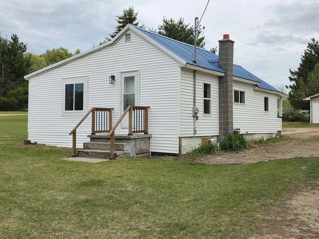 Photo of W8035 E Chicago ROAD, Wautoma, WI 54982 (MLS # 50326037)