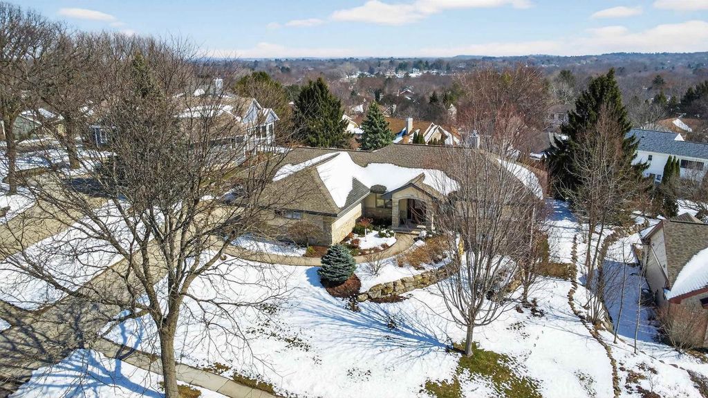 Photo of 1321 Stratford COURT, Middleton, WI 53562 (MLS # 2017290)