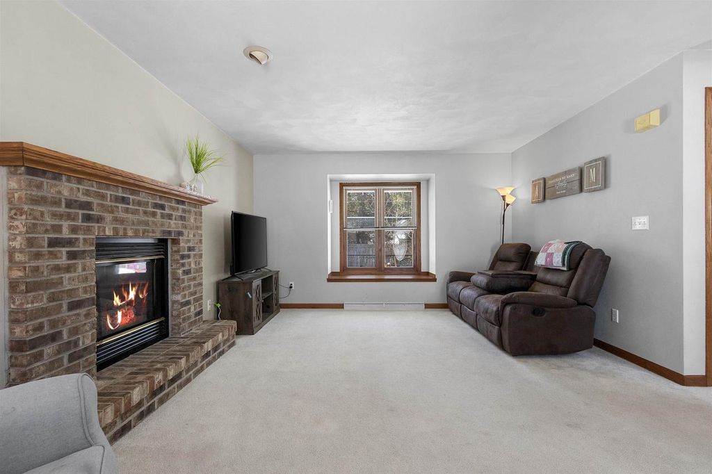 Photo of 716 Elizabeth COURT, Menasha, WI 54952 (MLS # 50322486)