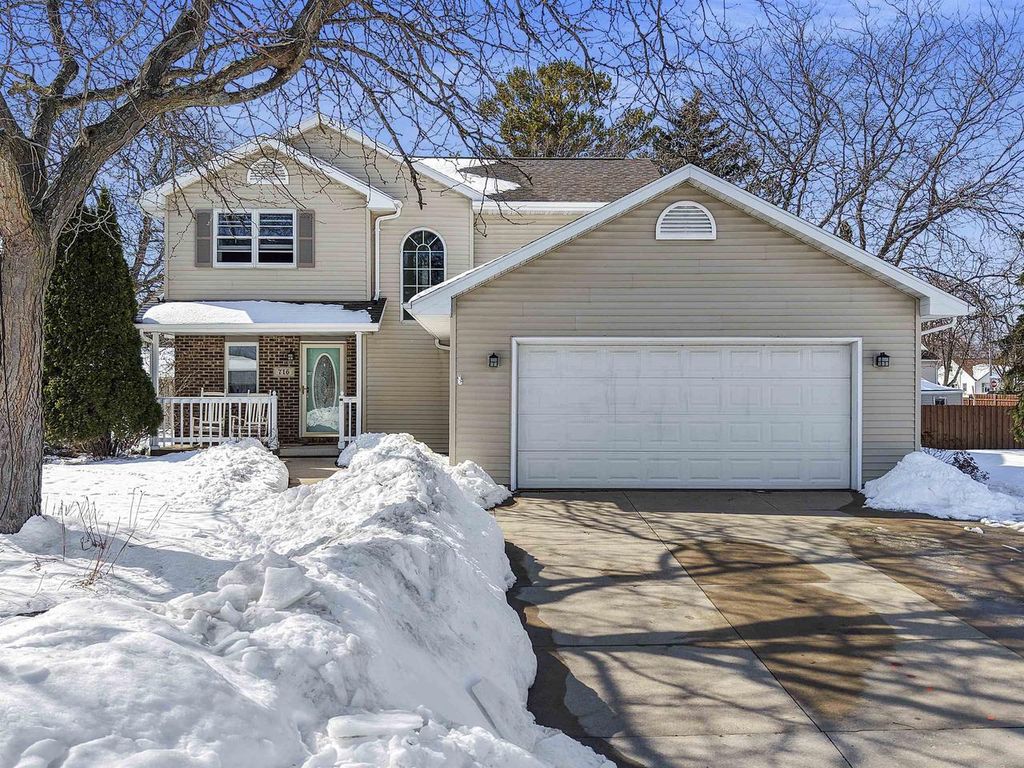 Photo of 716 Elizabeth COURT, Menasha, WI 54952 (MLS # 50322486)