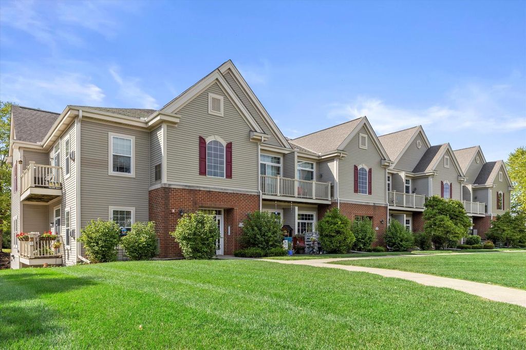 Photo of W206N16743 Blackberry CIRCLE #1628, Jackson, WI 53037 (MLS # 1946751)