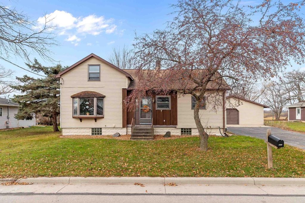 Photo of 433 Spruce STREET, Omro, WI 54963 (MLS # 50318654)