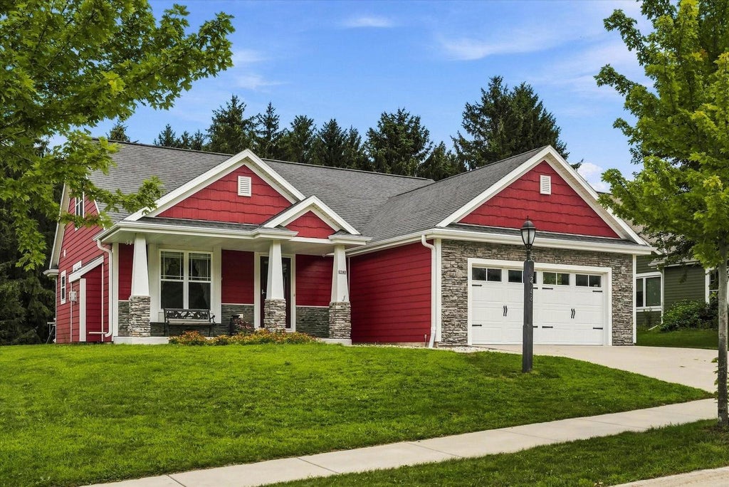 Photo of 2748 Gateway AVENUE, Hartford, WI 53027 (MLS # 1977210)
