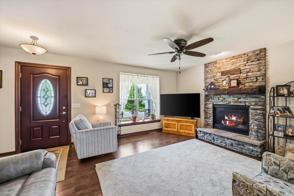 Photo of 2748 Gateway AVENUE, Hartford, WI 53027 (MLS # 1977210)