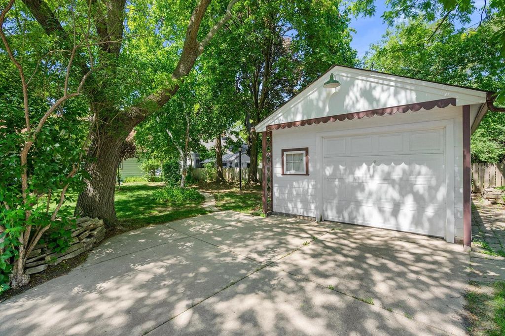 Photo of 8125 W Dixon STREET, Milwaukee, WI 53214 (MLS # 1964094)