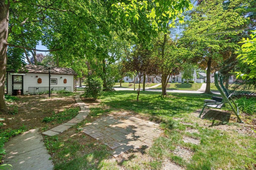 Photo of 8125 W Dixon STREET, Milwaukee, WI 53214 (MLS # 1964094)