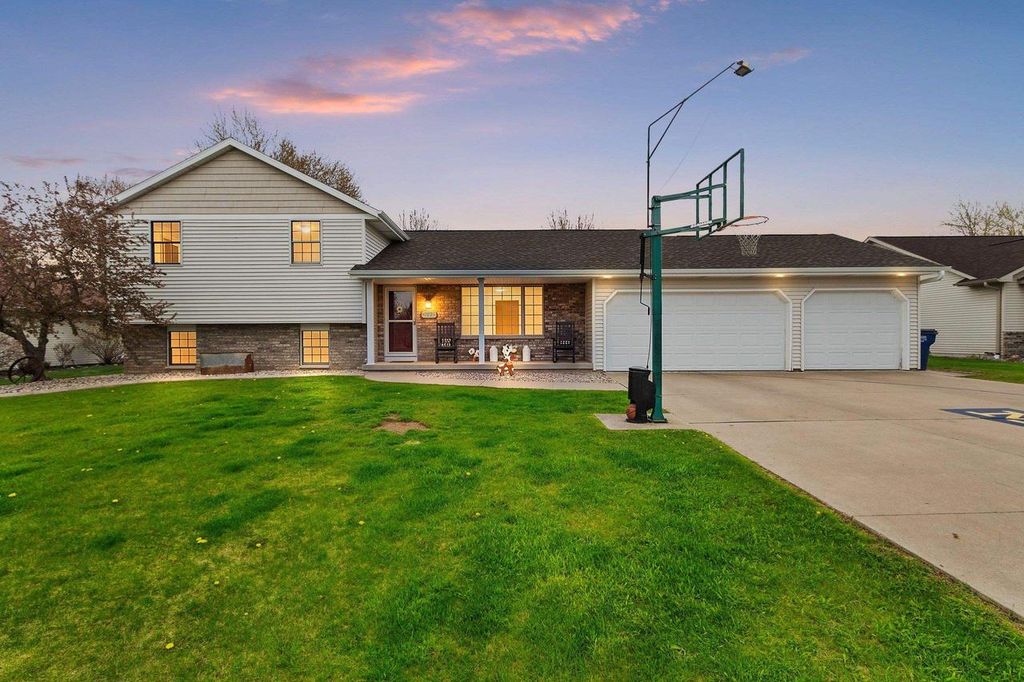 Photo of N1224 Bobwhite DRIVE, Greenville, WI 54942 (MLS # 50324665)