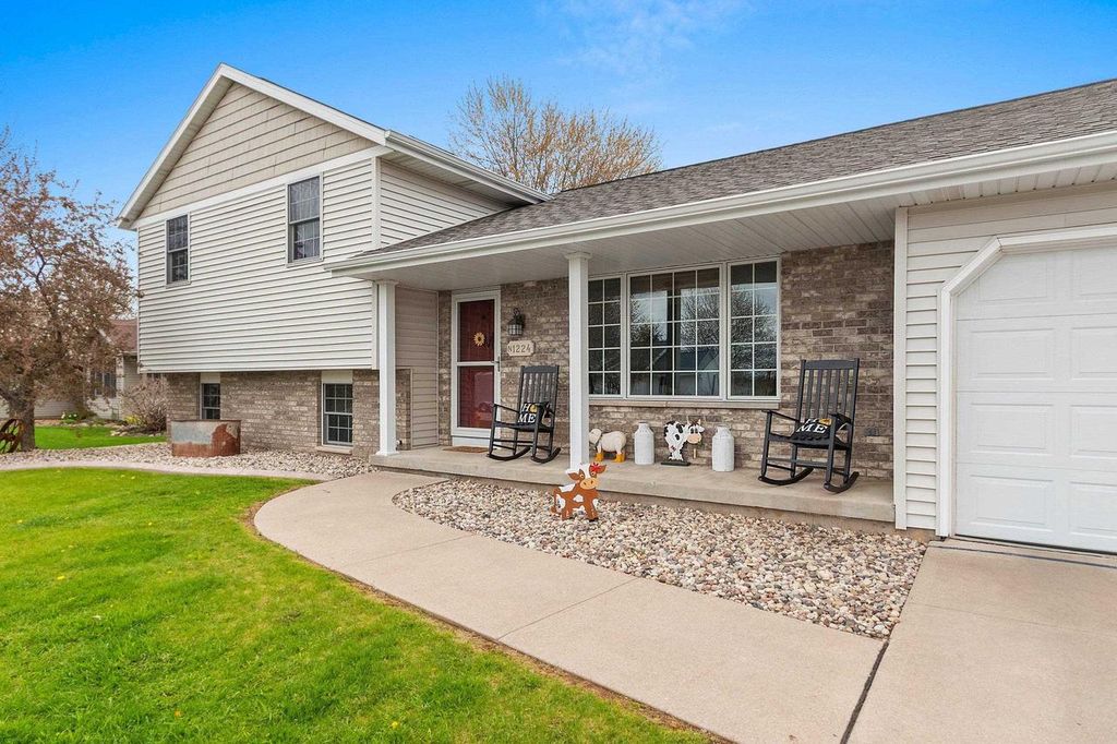 Photo of N1224 Bobwhite DRIVE, Greenville, WI 54942 (MLS # 50324665)