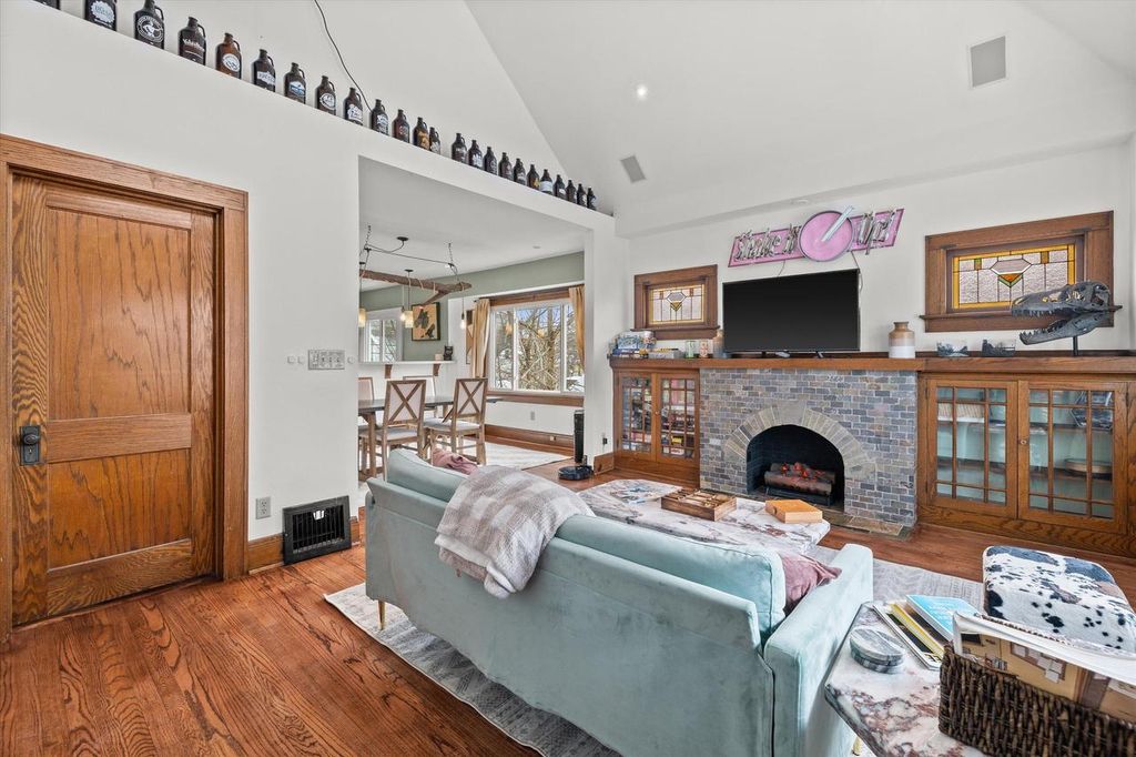 Photo of 4418 N Bartlett AVENUE #4420, Shorewood, WI 53211 (MLS # 1949085)