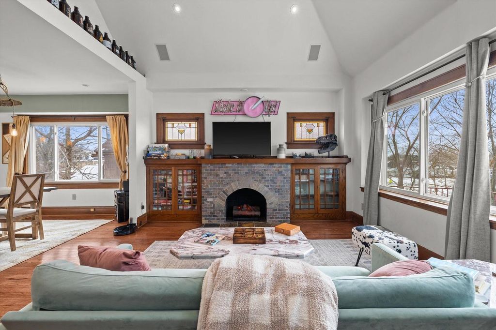 Photo of 4418 N Bartlett AVENUE #4420, Shorewood, WI 53211 (MLS # 1949085)