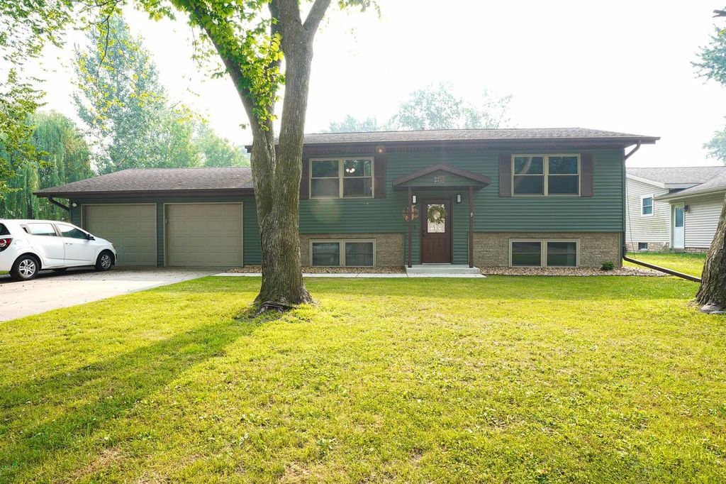 Photo of 1310 Grant STREET, Tomah, WI 54660 (MLS # 1972428)