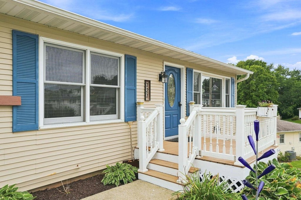 Photo of 727 E North STREET, Darlington, WI 53530 (MLS # 2032315)