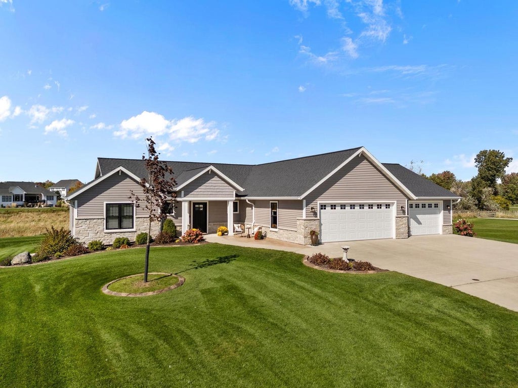 Photo of 4265 N Deer Valley COURT, Appleton, WI 54913 (MLS # 50334036)