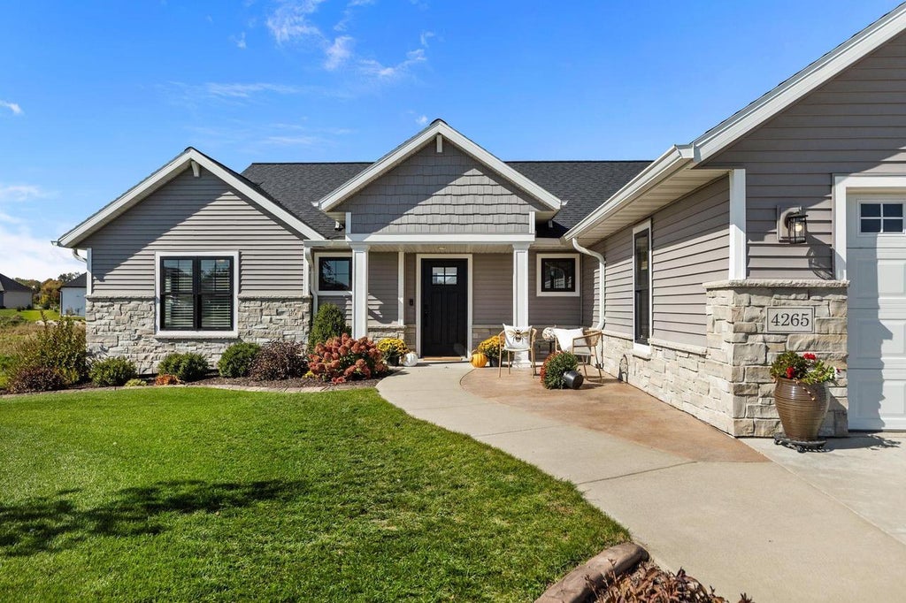 Photo of 4265 N Deer Valley COURT, Appleton, WI 54913 (MLS # 50334036)