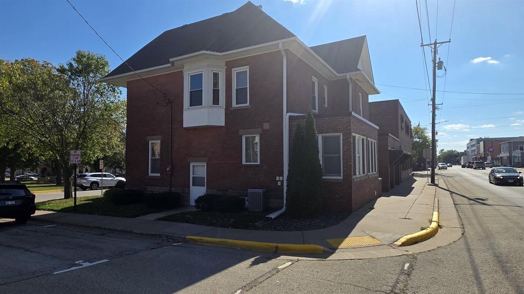 Photo of 100 Park PLACE, Platteville, WI 53813 (MLS # 2010586)