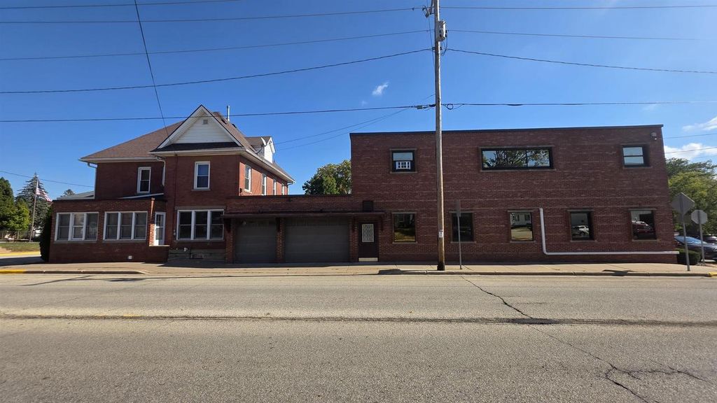 Photo of 100 Park PLACE, Platteville, WI 53813 (MLS # 2010586)