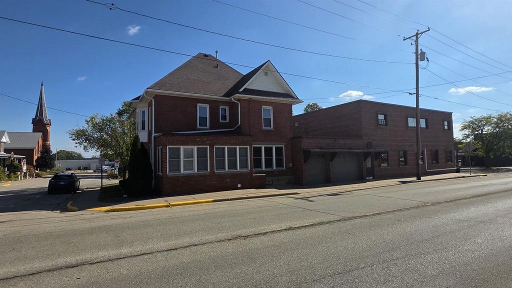 Photo of 100 Park PLACE, Platteville, WI 53813 (MLS # 2010586)