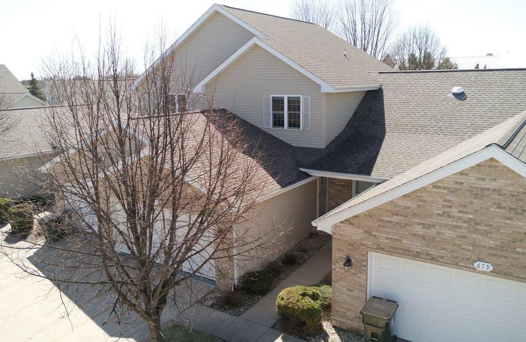 Photo of 677 Village LANE #677, Sun Prairie, WI 53590 (MLS # 2019503)