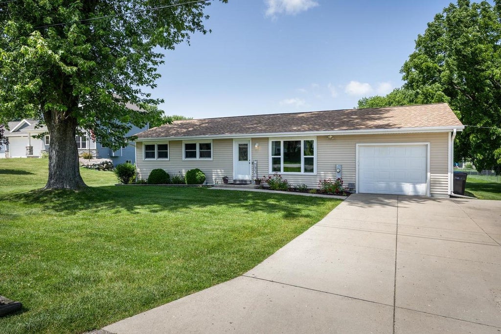 Photo of 1787 Oakview DRIVE, Stoughton, WI 53589 (MLS # 2027332)