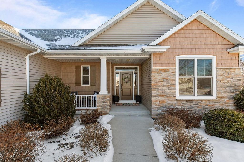 Photo of 1928 Timberline DRIVE, Oshkosh, WI 54904 (MLS # 50320494)