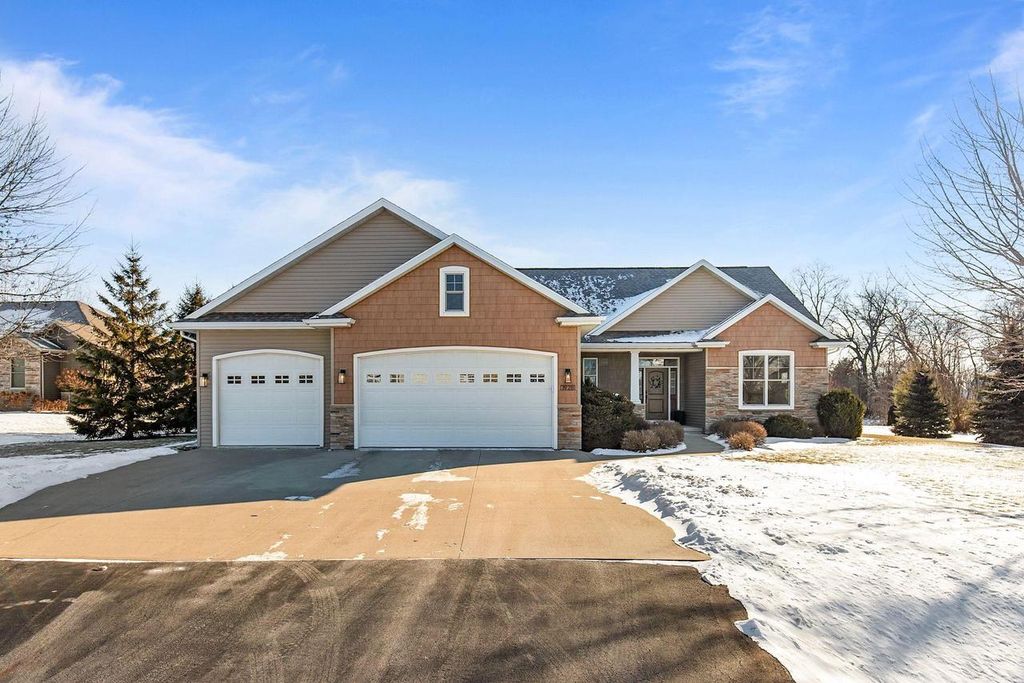 Photo of 1928 Timberline DRIVE, Oshkosh, WI 54904 (MLS # 50320494)
