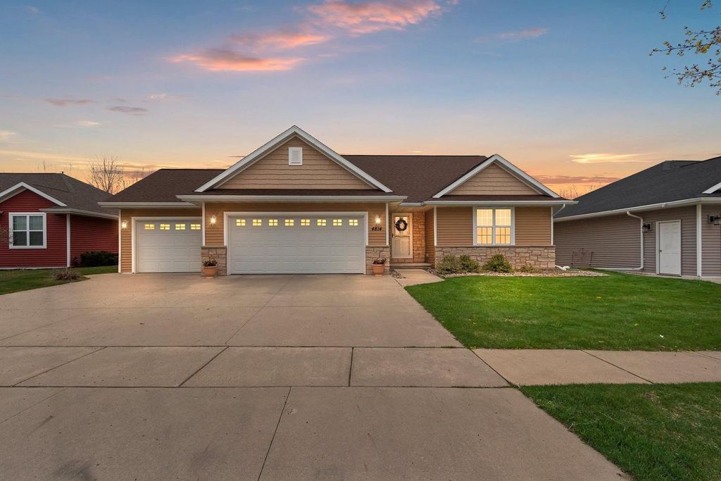 Photo of 4814 Isabella CIRCLE, Hobart, WI 54155 (MLS # 50324687)