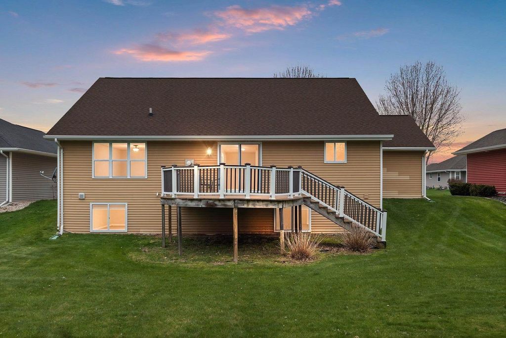 Photo of 4814 Isabella CIRCLE, Hobart, WI 54155 (MLS # 50324687)
