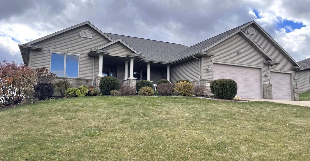 Photo of 413 Harvest Hill DRIVE, Denmark, WI 54208 (MLS # 50315280)