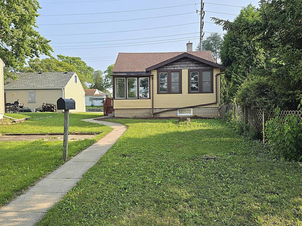 Photo of 3617 W Douglas AVENUE, Milwaukee, WI 53209 (MLS # 1977063)