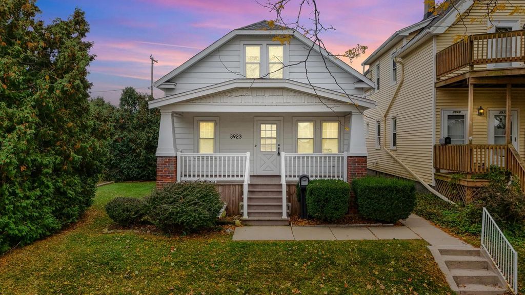 Photo of 3923 E Morris AVENUE, Cudahy, WI 53110 (MLS # 1940307)