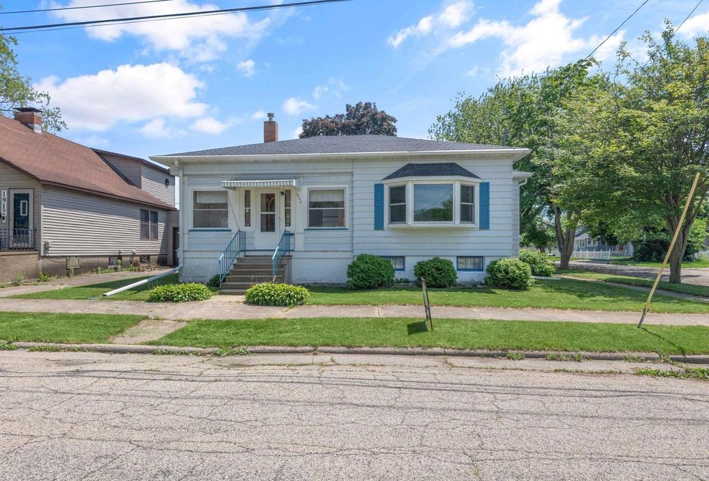 Photo of 1925 Thomas STREET, Marinette, WI 54143 (MLS # 50318346)