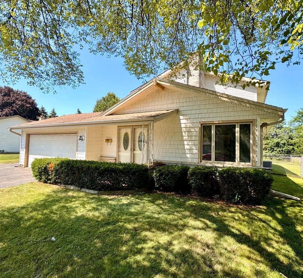 Photo of W174N9459 Devon Wood ROAD, Menomonee Falls, WI 53051 (MLS # 1976547)