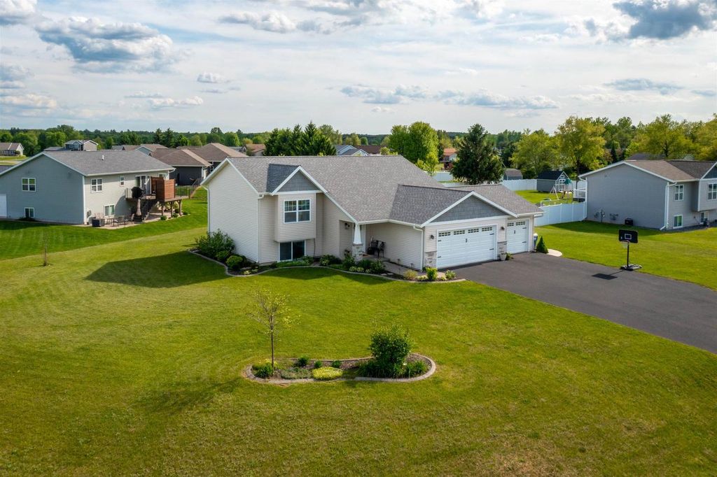 Photo of 2221 Pond View PLACE, Kronenwetter, WI 54455 (MLS # 22602459)