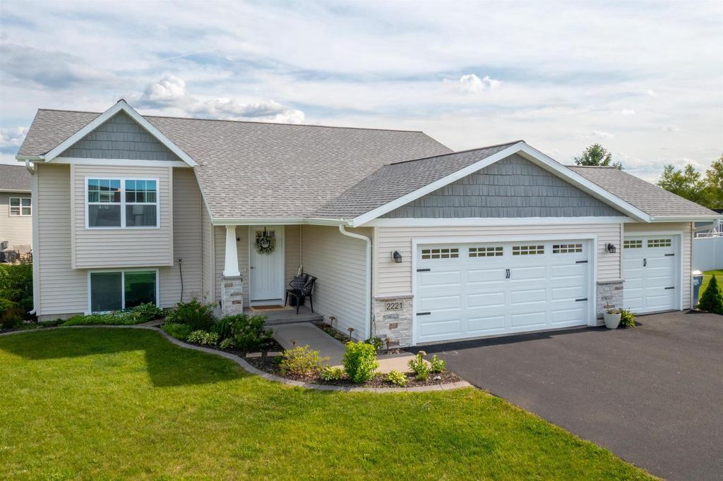 Photo of 2221 Pond View PLACE, Kronenwetter, WI 54455 (MLS # 22602459)