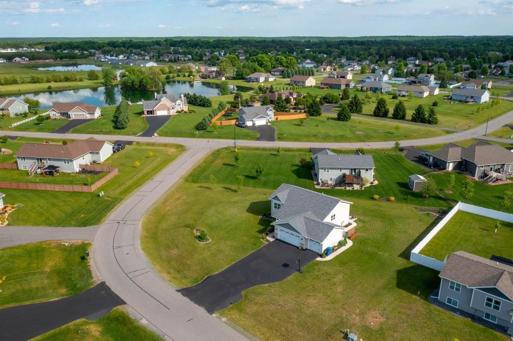 Photo of 2221 Pond View PLACE, Kronenwetter, WI 54455 (MLS # 22602459)
