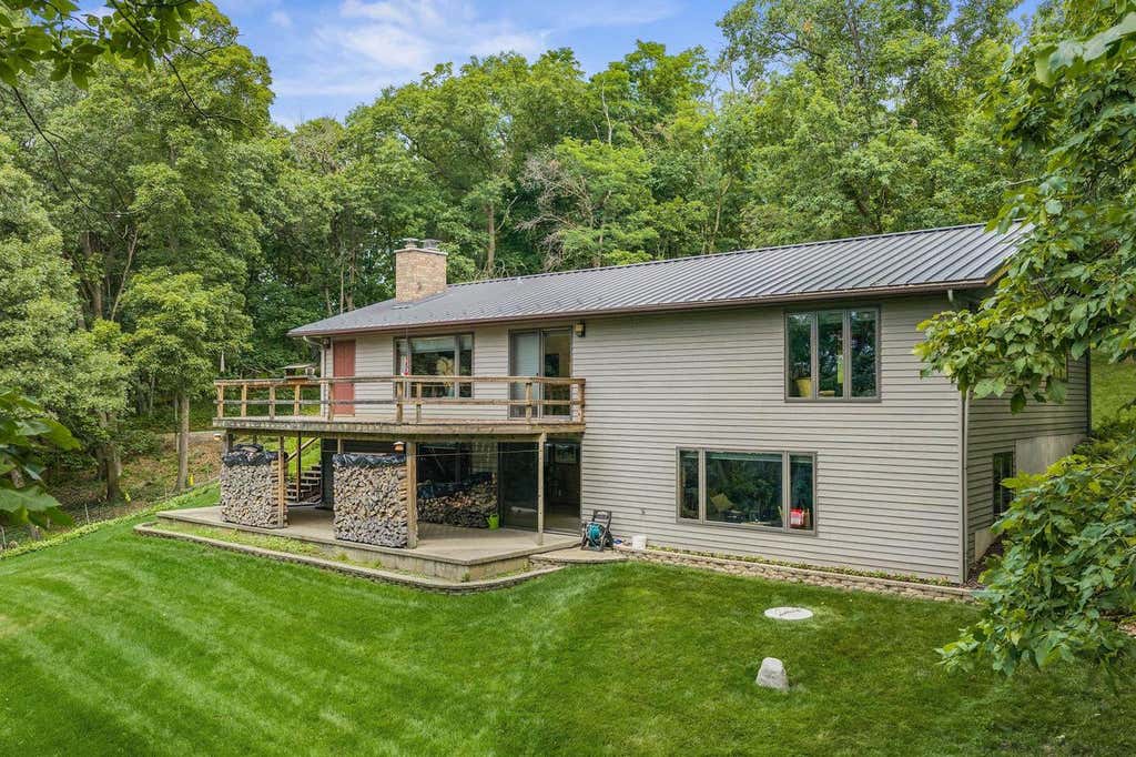 Photo of N8720 County Road CX, Portage, WI 53901 (MLS # 2027849)