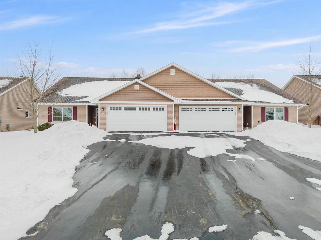 Photo of 4367 Autumn Hills DRIVE, Oshkosh, WI 54904 (MLS # 50322523)