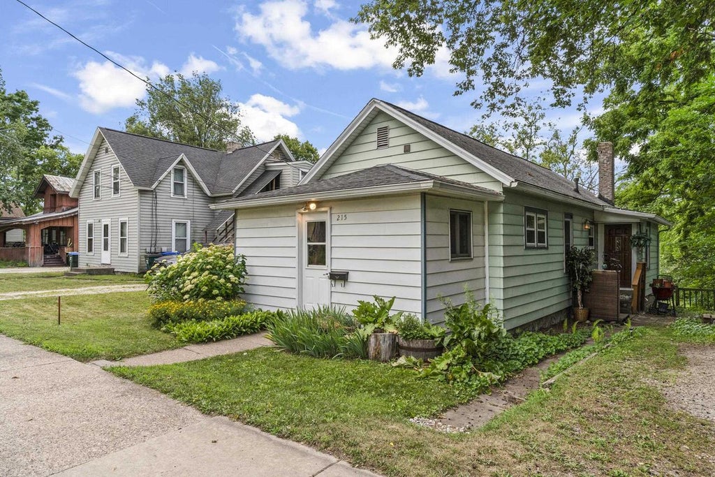 Photo of 215 N Division STREET, Waupaca, WI 54981 (MLS # 50329582)