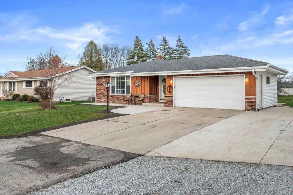 Photo of 3525 Indian TRAIL, Racine, WI 53402 (MLS # 1956409)