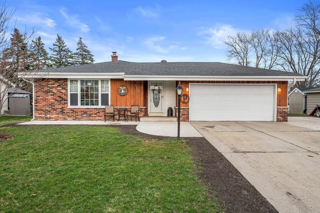 Photo of 3525 Indian TRAIL, Racine, WI 53402 (MLS # 1956409)