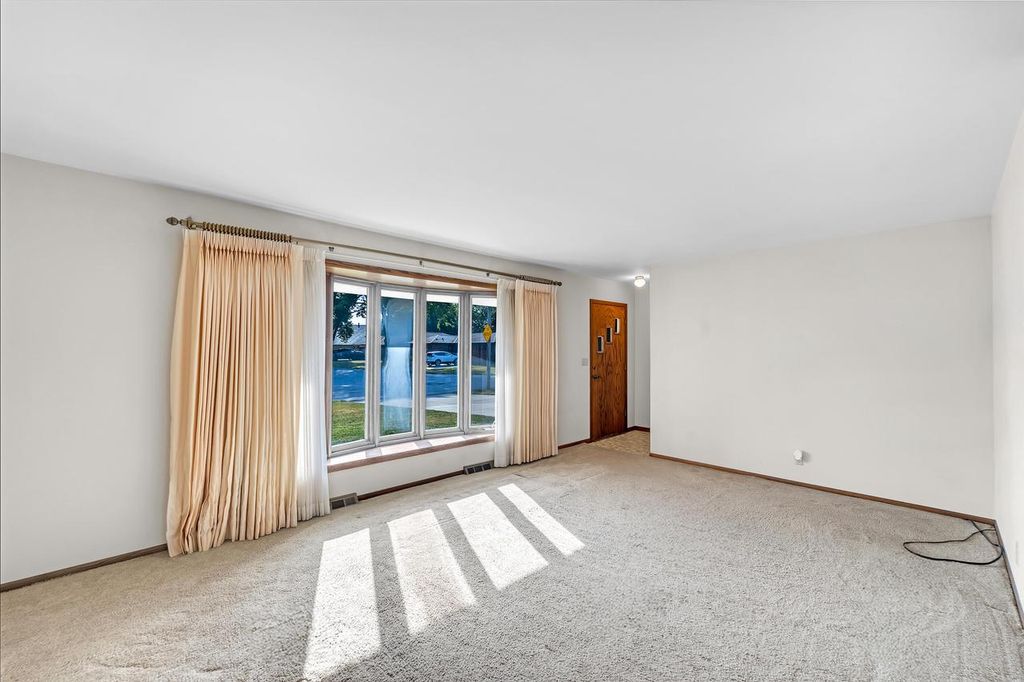 Photo of 4320 Pine Ridge LANE, Racine, WI 53403 (MLS # 1938756)