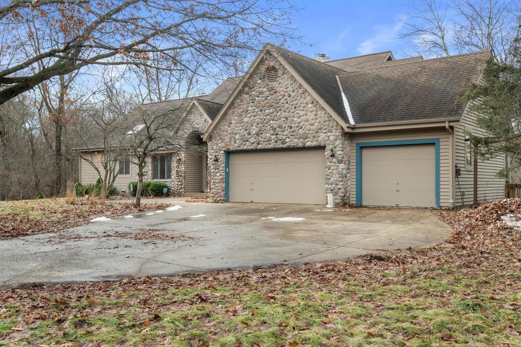 Photo of 1249 N Lost Woods ROAD, Summit, WI 53066 (MLS # 1946789)