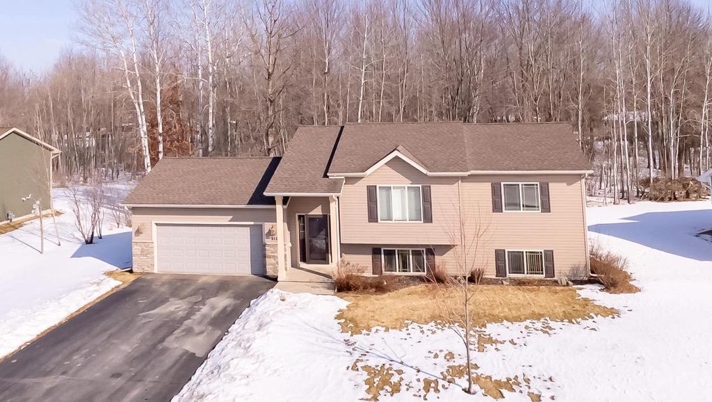Photo of 812 Pinedale LANE, Kronenwetter, WI 54455 (MLS # 22600645)