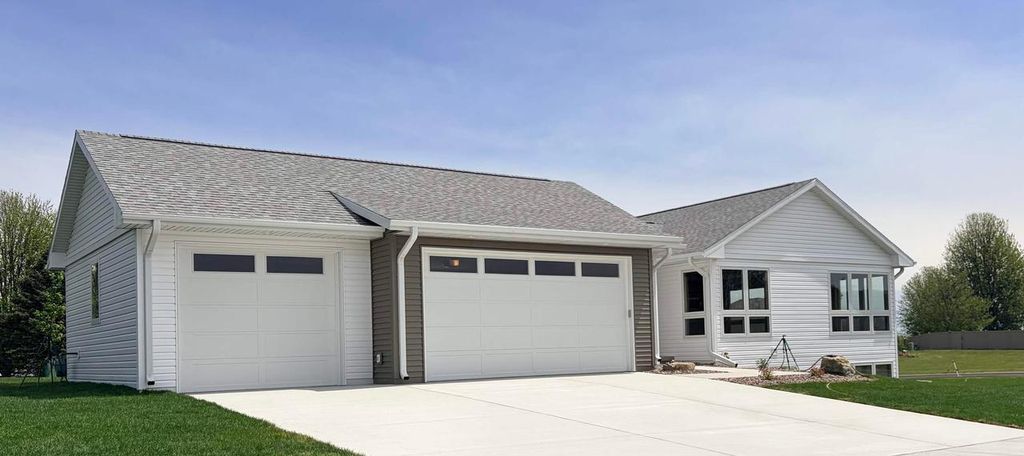 Photo of 772 N Waveland ROAD, Janesville, WI 53548 (MLS # 2023811)